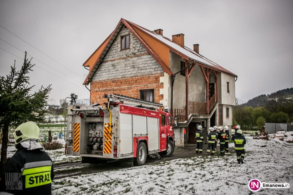 Po zaprószeniu ognia spłonął m.in. tapczan. Lokatorzy odmówili transportu do szpitala