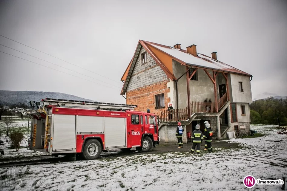 Po zaprószeniu ognia spłonął m.in. tapczan. Lokatorzy odmówili transportu do szpitala - zdjęcie 2