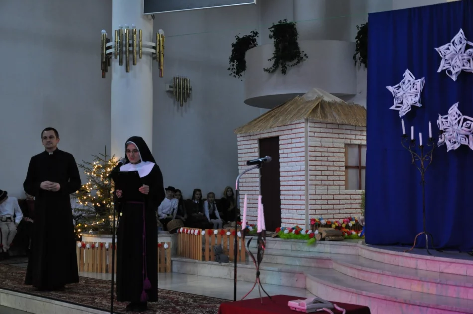 Pierwsze Jasełka w kościele w Niedźwiedziu - zdjęcie 2