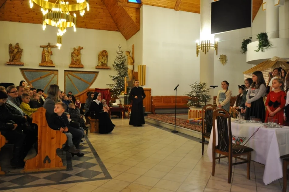 Pierwsze Jasełka w kościele w Niedźwiedziu - zdjęcie 11