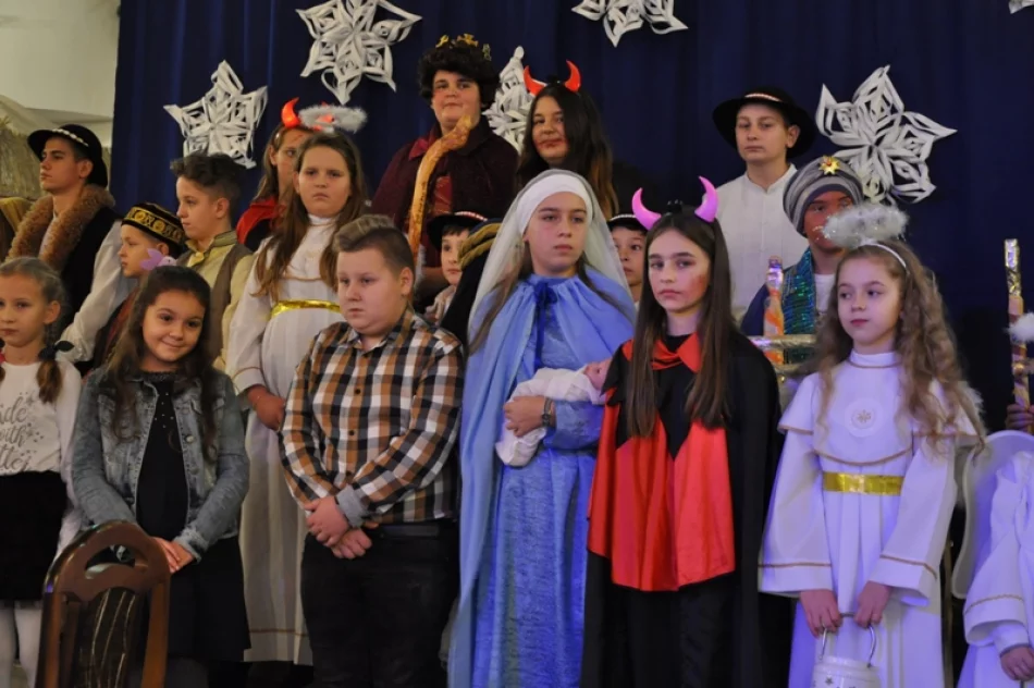 Pierwsze Jasełka w kościele w Niedźwiedziu - zdjęcie 12