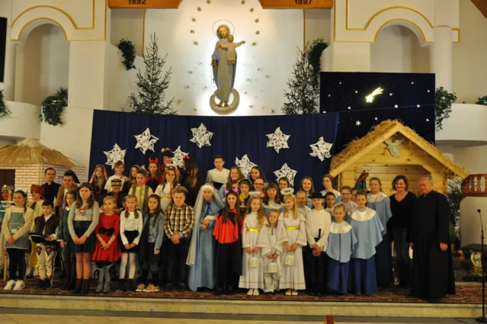 Pierwsze Jasełka w kościele w Niedźwiedziu - zdjęcie 13
