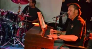 Szczepan Sollich i Elvis'56 - rock'n'rollowy wieczór w Folwarku Stara Winiarnia. Zapraszamy 18.01.2019 do Mszany Dolnej! - zdjęcie 3