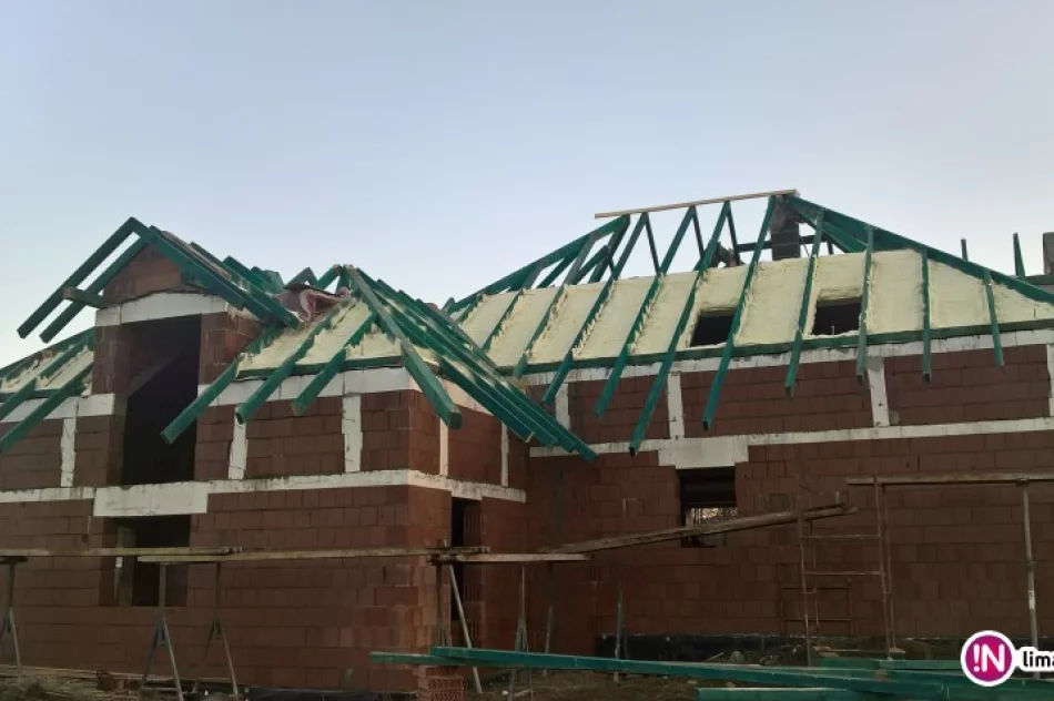 Cieplejszy dom zimą - docieplanie pianą poddaszy i skosów betonowych - zdjęcie 2