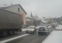 Utrudnienia w centrum - ciężarówka nie mogła pokonać podjazdu - zdjęcie główne