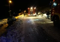 Zjeżdżał z parkingu i dachował - zdjęcie główne