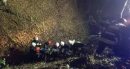 Mężczyzna wpadł do koryta potoku, pomogli strażacy i ratownicy medyczni - zdjęcie 4