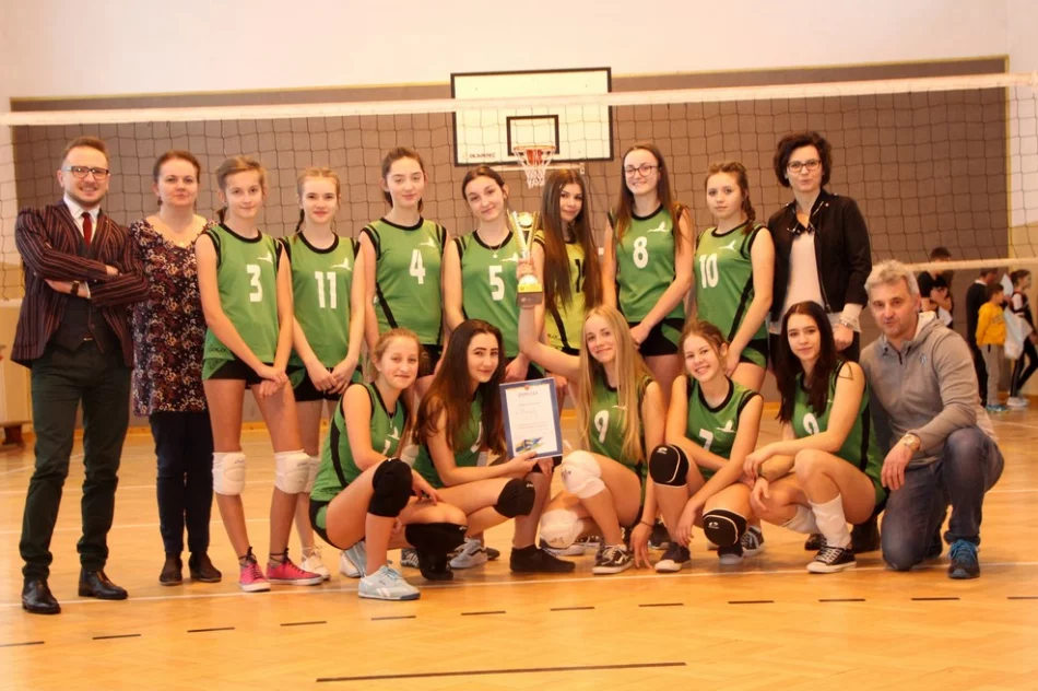 Dziewczęta z Pisarzowej kolejny raz niepokonane w siatkówce  - zdjęcie 2