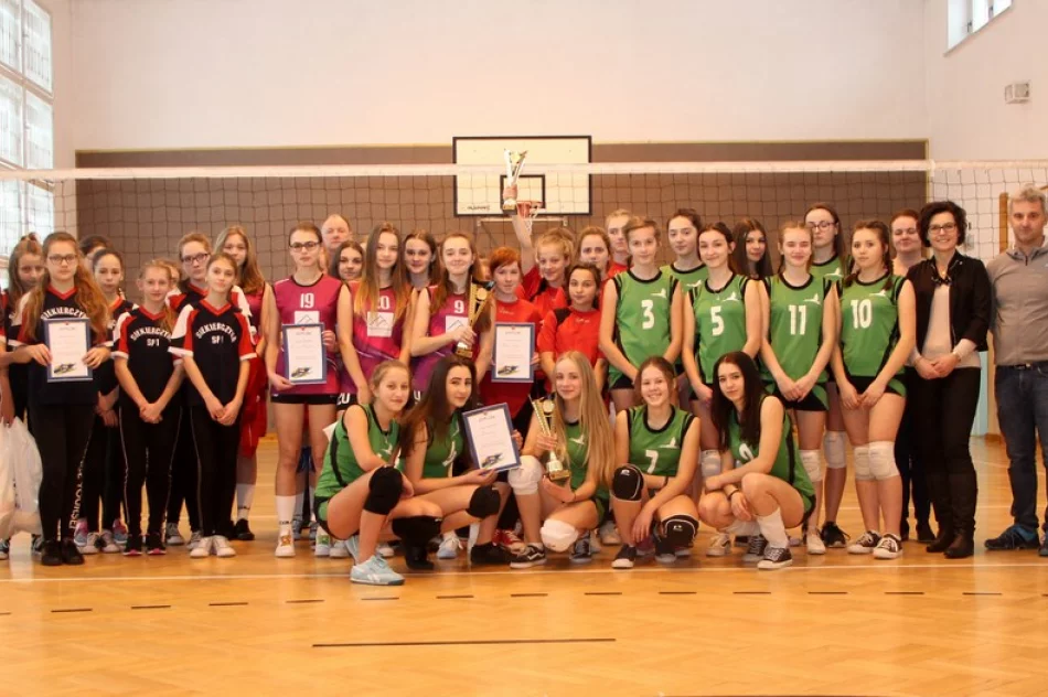 Dziewczęta z Pisarzowej kolejny raz niepokonane w siatkówce  - zdjęcie 3