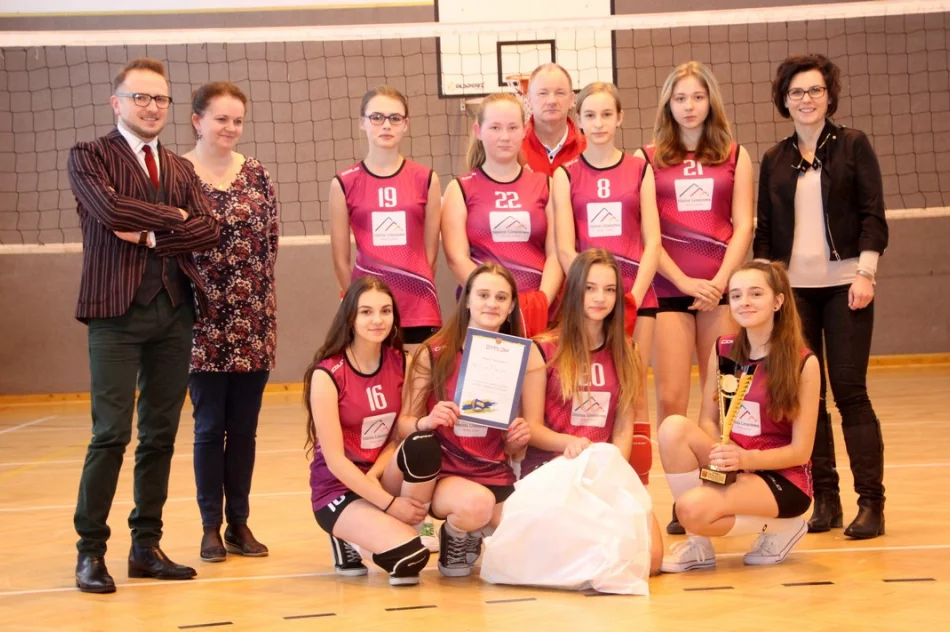 Dziewczęta z Pisarzowej kolejny raz niepokonane w siatkówce  - zdjęcie 4