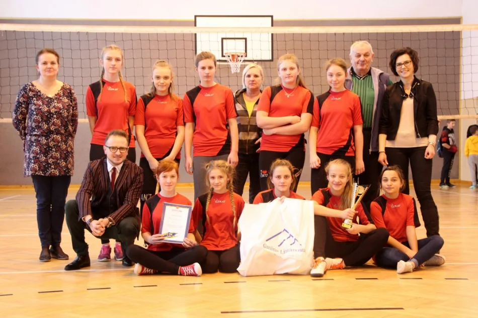 Dziewczęta z Pisarzowej kolejny raz niepokonane w siatkówce  - zdjęcie 5