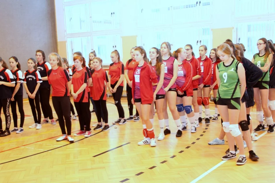 Dziewczęta z Pisarzowej kolejny raz niepokonane w siatkówce  - zdjęcie 9