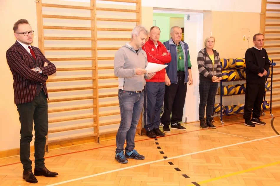 Dziewczęta z Pisarzowej kolejny raz niepokonane w siatkówce  - zdjęcie 11