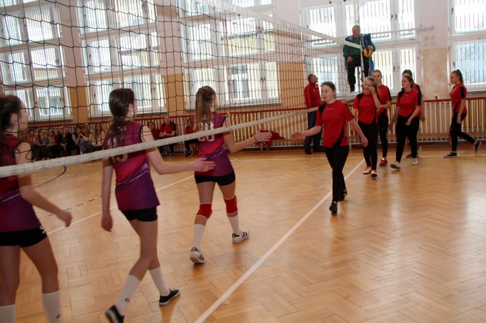 Dziewczęta z Pisarzowej kolejny raz niepokonane w siatkówce  - zdjęcie 17