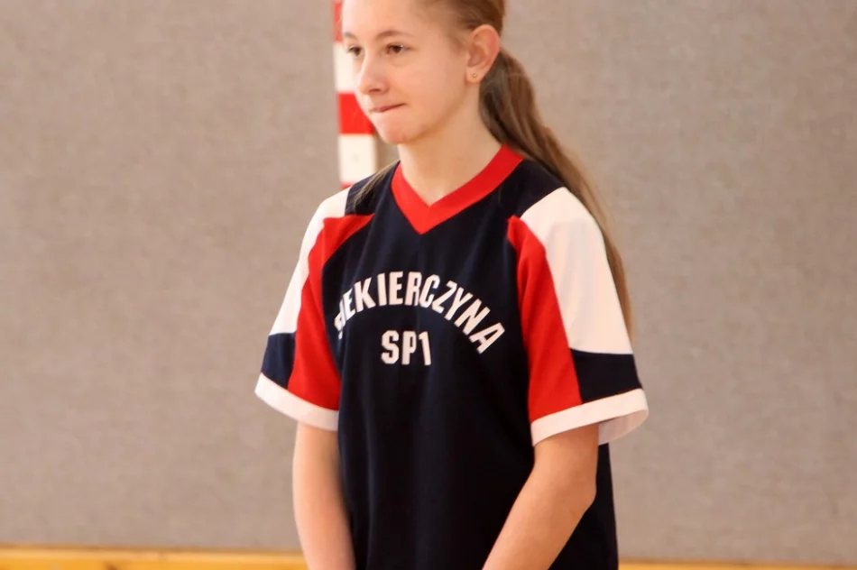 Dziewczęta z Pisarzowej kolejny raz niepokonane w siatkówce  - zdjęcie 18