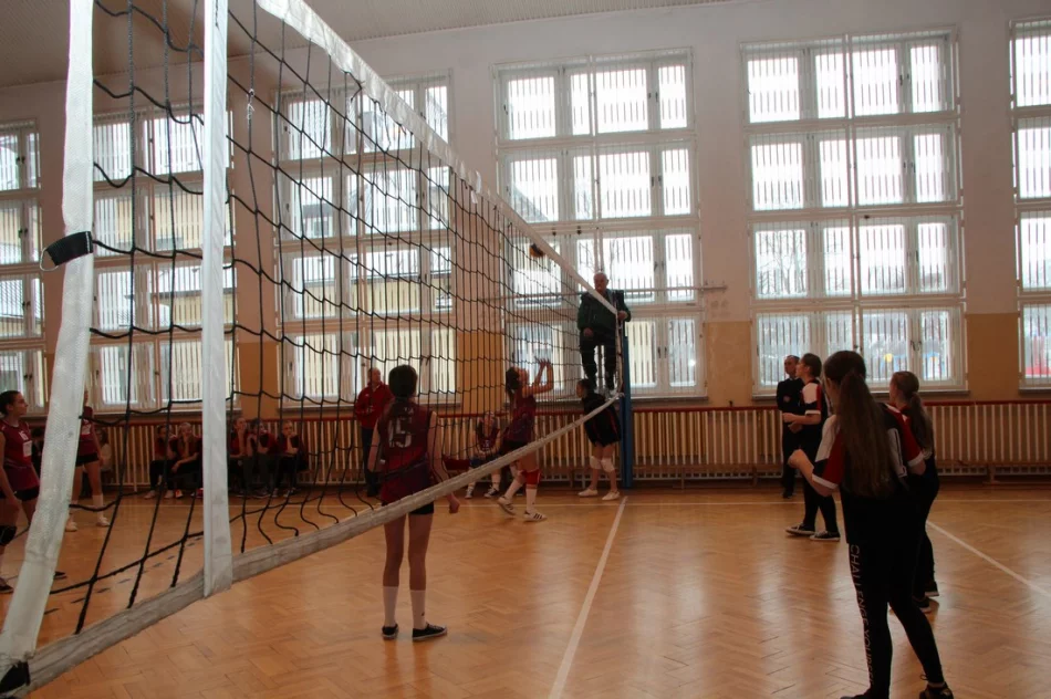 Dziewczęta z Pisarzowej kolejny raz niepokonane w siatkówce  - zdjęcie 20