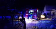 Zapaliła się ściana budynku i schody. Pożar szybko opanowano - zdjęcie 2