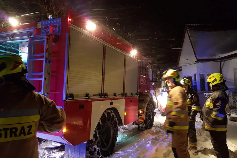 Zapaliła się ściana budynku i schody. Pożar szybko opanowano - zdjęcie 3