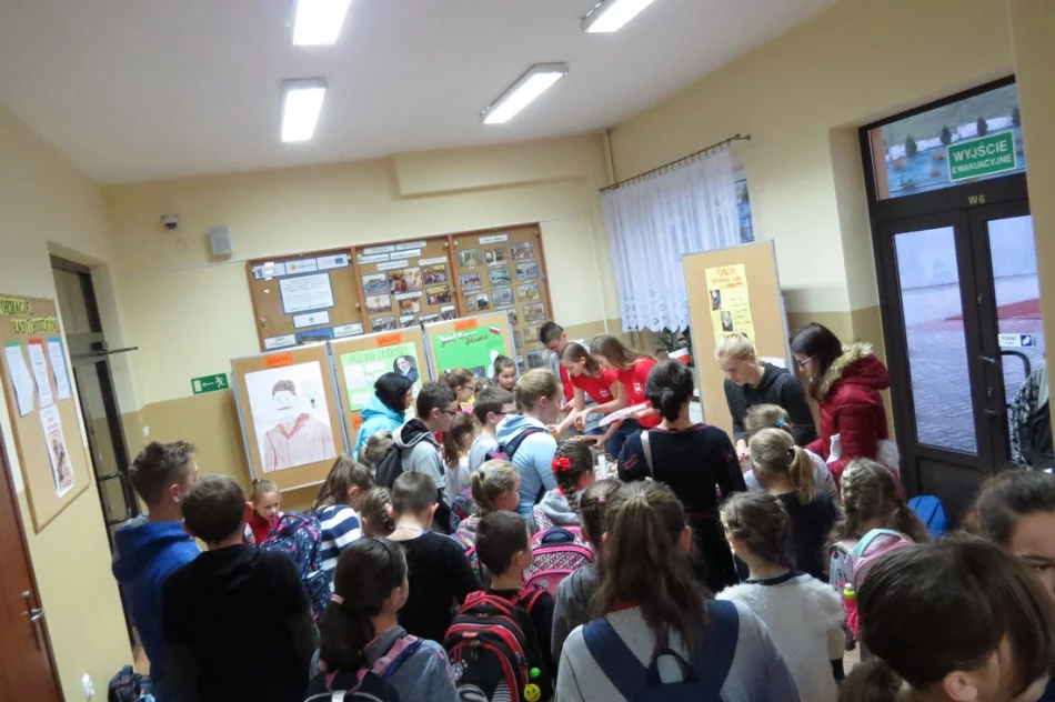 „Razem na Święta” - wolontariat w SP Nr 1 im. Bohaterów Westerplatte w Starej Wsi  - zdjęcie 5