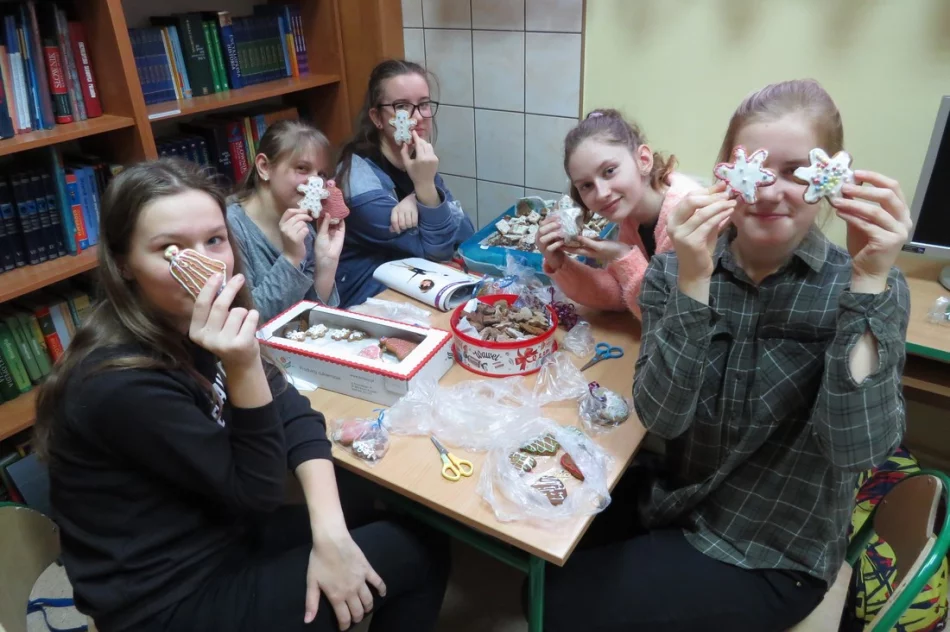 „Razem na Święta” - wolontariat w SP Nr 1 im. Bohaterów Westerplatte w Starej Wsi  - zdjęcie 11