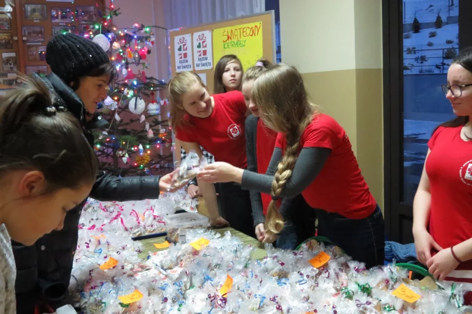 „Razem na Święta” - wolontariat w SP Nr 1 im. Bohaterów Westerplatte w Starej Wsi  - zdjęcie 13