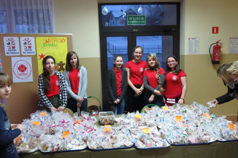 „Razem na Święta” - wolontariat w SP Nr 1 im. Bohaterów Westerplatte w Starej Wsi  - zdjęcie 14