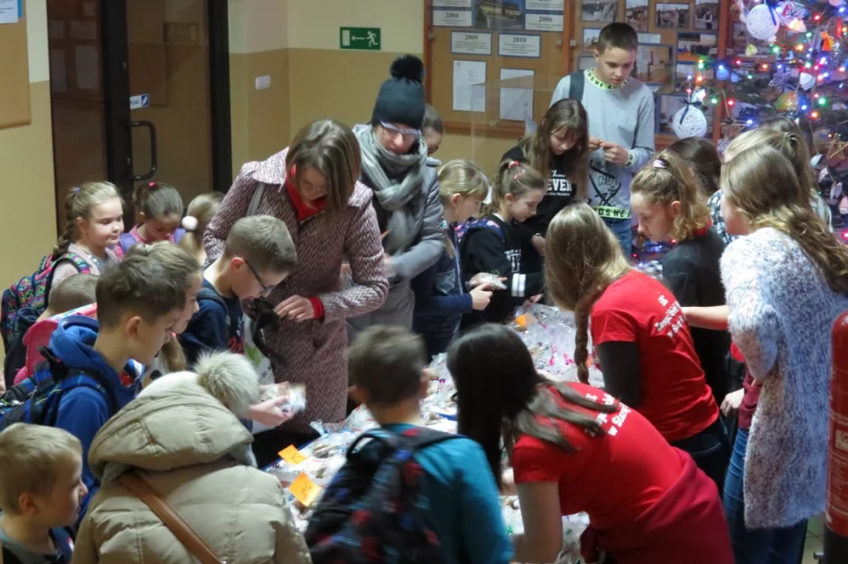 „Razem na Święta” - wolontariat w SP Nr 1 im. Bohaterów Westerplatte w Starej Wsi  - zdjęcie 16