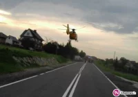 Zderzenie na 'krajówce', ranny motocyklista zabrany przez LPR. Śmigłowiec lądował na drodze - zdjęcie główne
