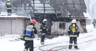 Pożar budynku mieszkalnego - jedna osoba poparzona - zdjęcie 3