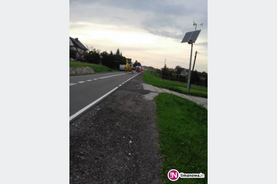 Zderzenie na 'krajówce', ranny motocyklista zabrany przez LPR. Śmigłowiec lądował na drodze - zdjęcie 3