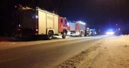 Dwie osoby ucierpiały w czołowym zderzeniu. Kierowca prawdopodobnie zasnął "za kółkiem" - zdjęcie 3