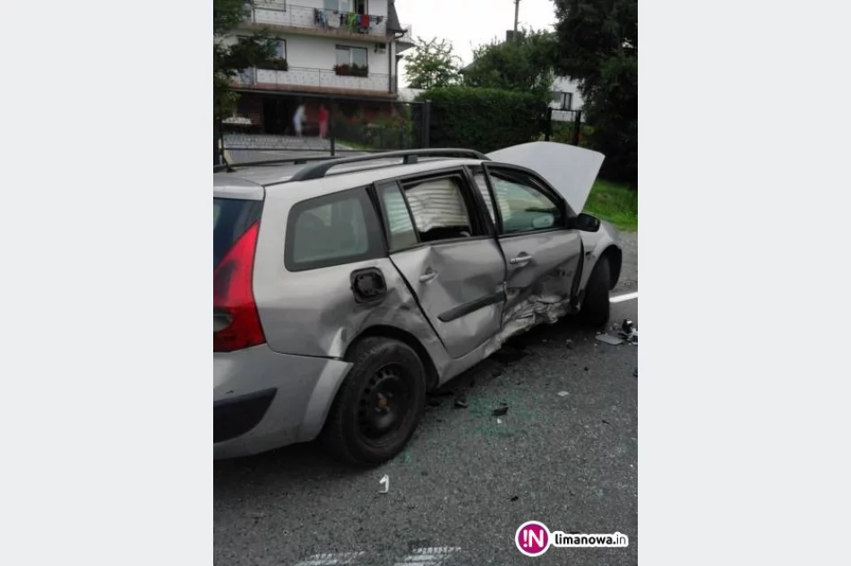 Zderzenie na 'krajówce', ranny motocyklista zabrany przez LPR. Śmigłowiec lądował na drodze - zdjęcie 4