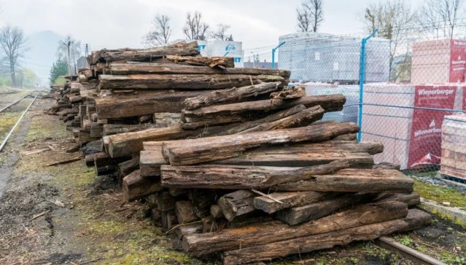 Poseł interweniował, WIOŚ kontrolował. Gdy gmina chciała zrobić porządek - podkładów już nie było - zdjęcie 1