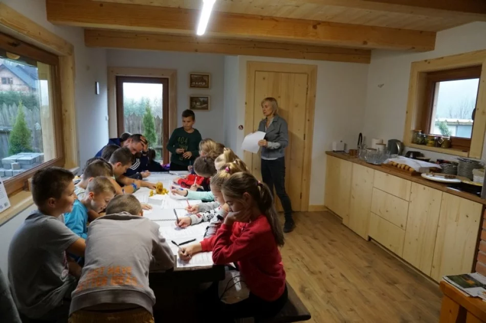 Pierwsze zajęcia edukacyjne w zagórzańskiej pasiece - zdjęcie 3