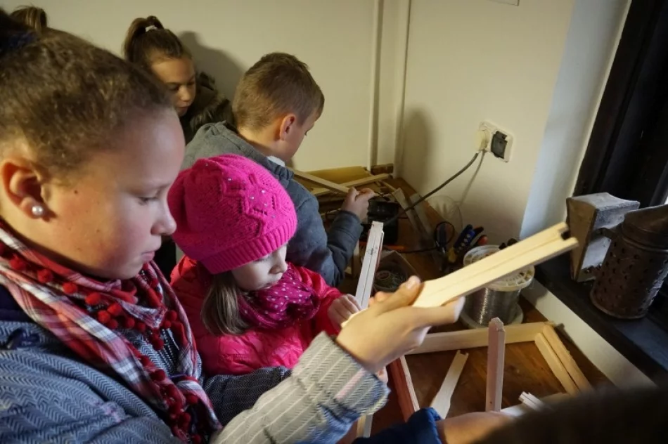 Pierwsze zajęcia edukacyjne w zagórzańskiej pasiece - zdjęcie 9