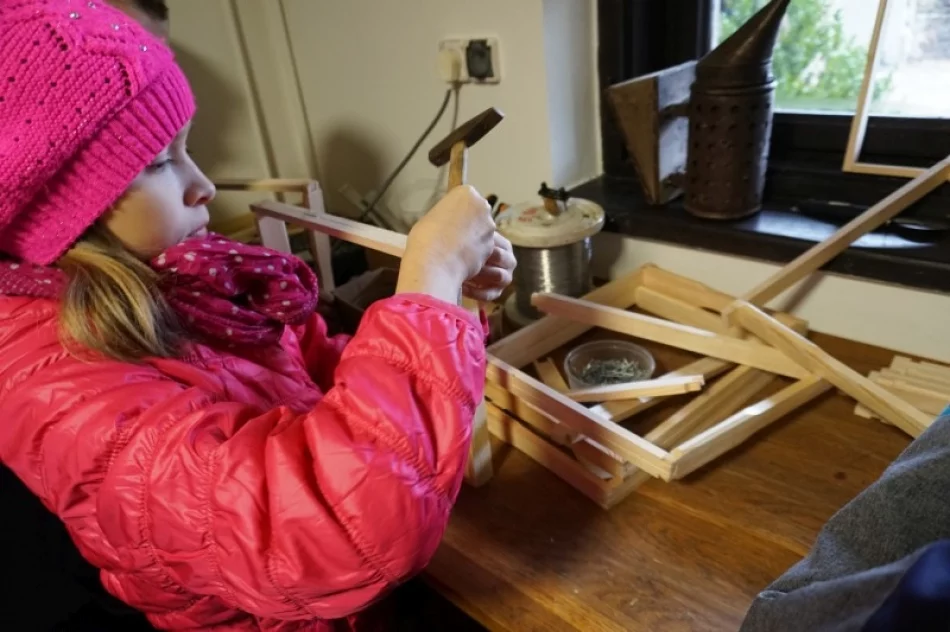 Pierwsze zajęcia edukacyjne w zagórzańskiej pasiece - zdjęcie 10