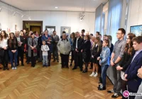 Ona i jej uczniowie - zdjęcie główne