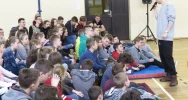 Freestyle'owy koncert i warsztaty z raperem MIKSEREM  w SP Nr 1 w Starej Wsi - zdjęcie 4