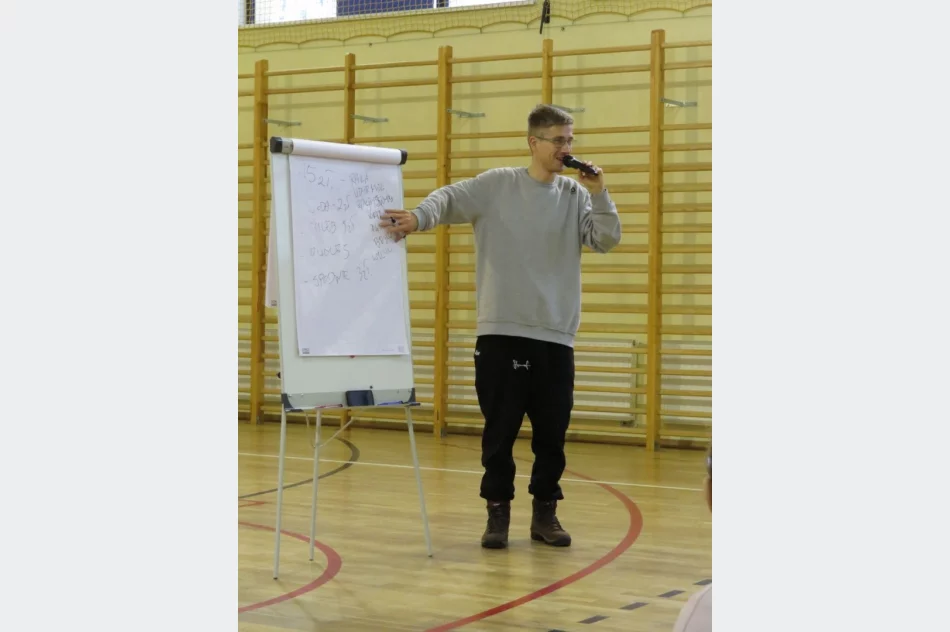 Freestyle'owy koncert i warsztaty z raperem MIKSEREM  w SP Nr 1 w Starej Wsi - zdjęcie 7