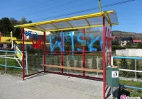 Pseudokibice zniszczyli wiaty przystankowe za 80 tys. zł - zdjęcie główne