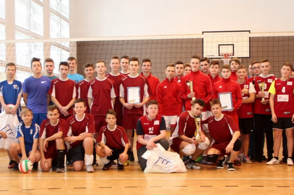 Chłopcy z Pisarzowej Mistrzami Gminy w piłce siatkowej  - zdjęcie 2