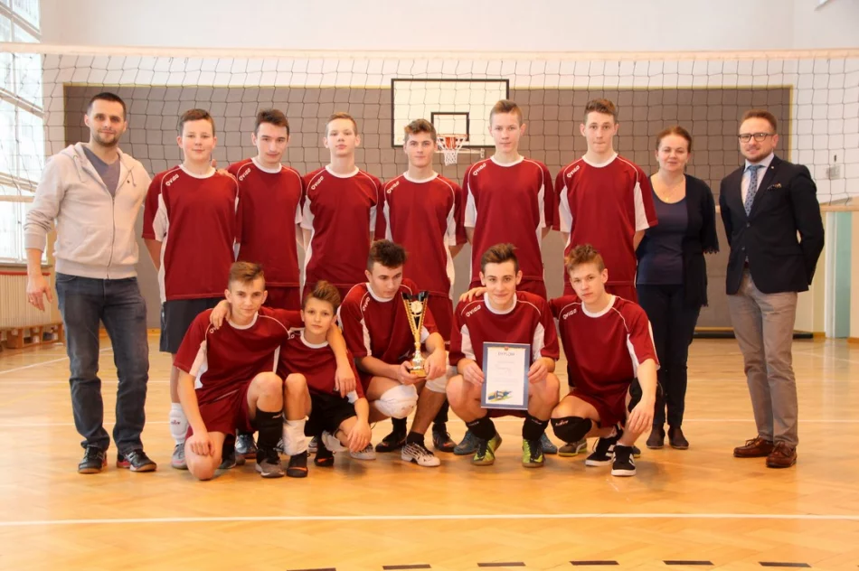 Chłopcy z Pisarzowej Mistrzami Gminy w piłce siatkowej  - zdjęcie 3