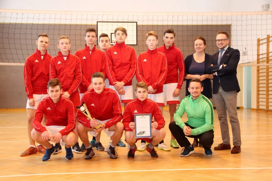 Chłopcy z Pisarzowej Mistrzami Gminy w piłce siatkowej  - zdjęcie 4