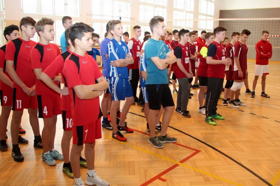 Chłopcy z Pisarzowej Mistrzami Gminy w piłce siatkowej  - zdjęcie 6