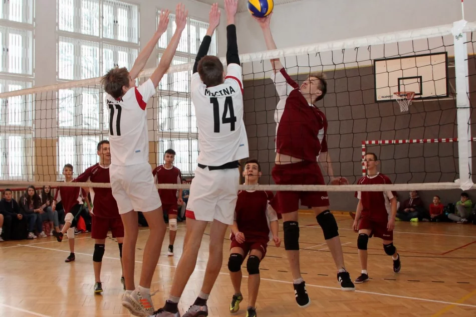 Chłopcy z Pisarzowej Mistrzami Gminy w piłce siatkowej  - zdjęcie 11