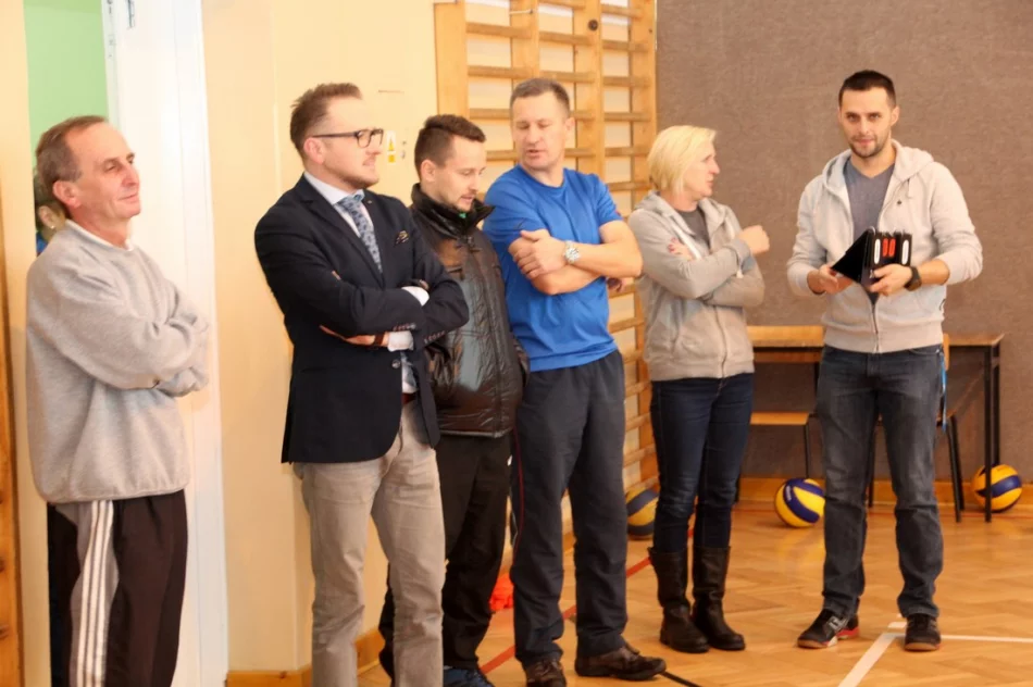 Chłopcy z Pisarzowej Mistrzami Gminy w piłce siatkowej  - zdjęcie 13