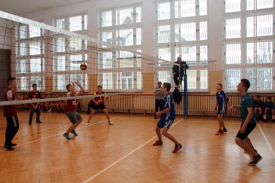 Chłopcy z Pisarzowej Mistrzami Gminy w piłce siatkowej  - zdjęcie 15