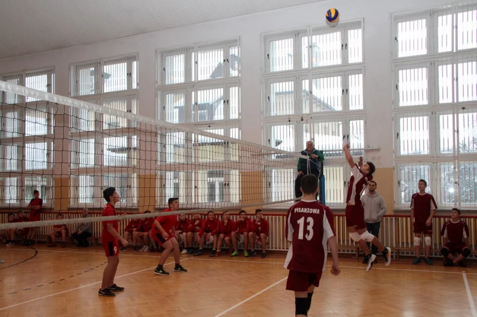Chłopcy z Pisarzowej Mistrzami Gminy w piłce siatkowej  - zdjęcie 17