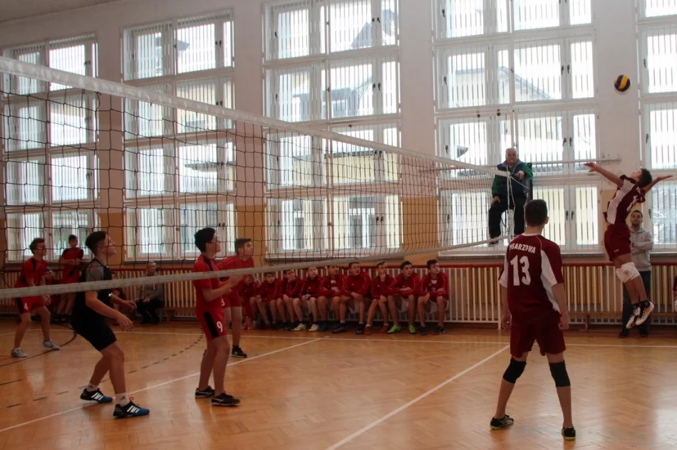 Chłopcy z Pisarzowej Mistrzami Gminy w piłce siatkowej  - zdjęcie 18