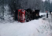 Zderzenie Porsche z ciężarówką. Do szpitala trafiło dziecko - zdjęcie główne